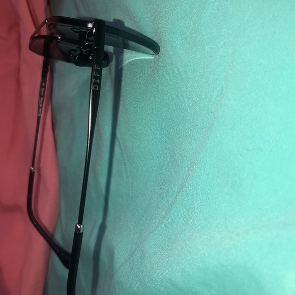 black kid diff sunglasses - Picture 2 of 2